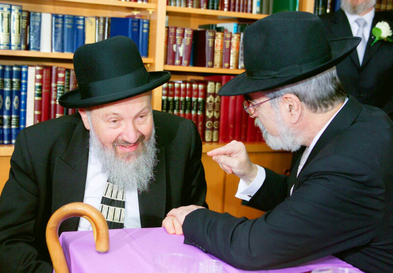 rabbi jonathan sacks dayan gershon lopian rabbis friends conversation